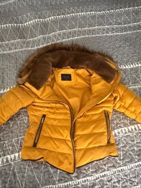 Zara  Mustard Yellow Puffer Jacket with Faux Fur Trim